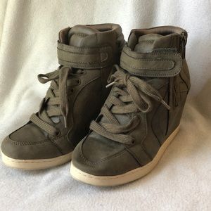 converse with fur inside